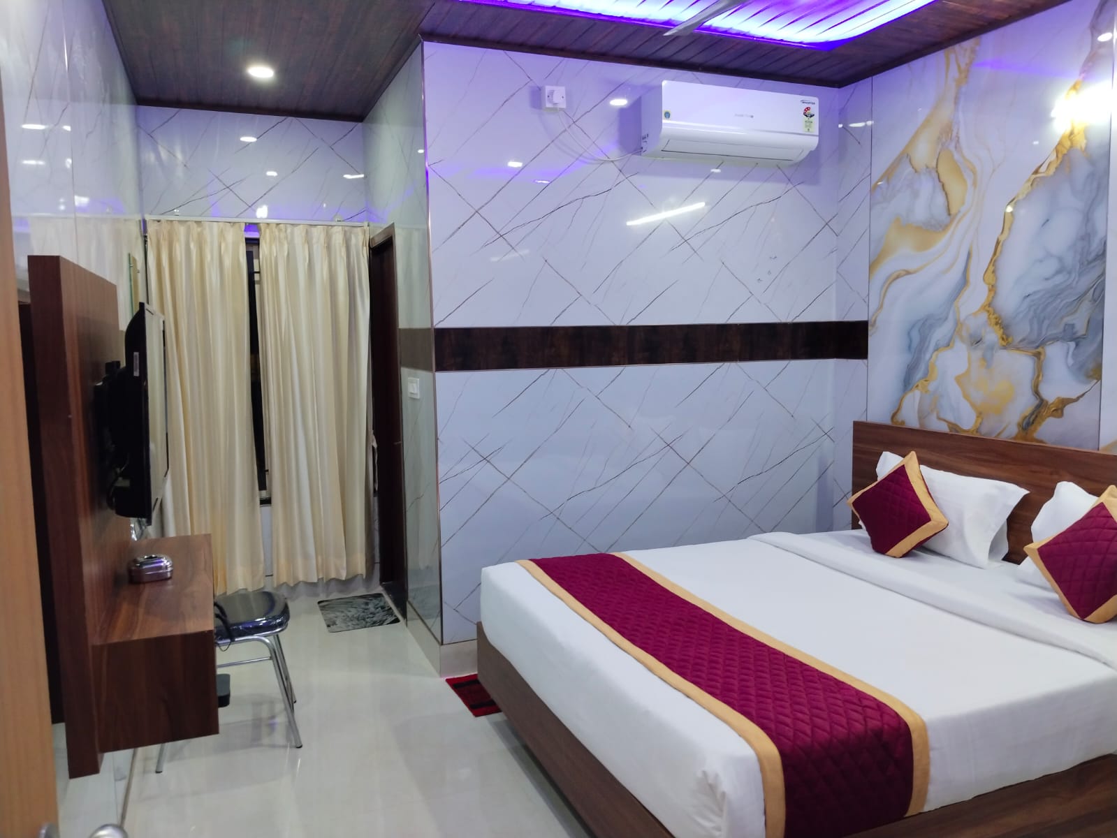 Deluxe AC room interior at Hotel New Chalukya G.K.V